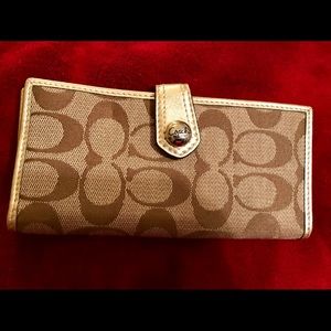 Coach checkbook (Authentic)